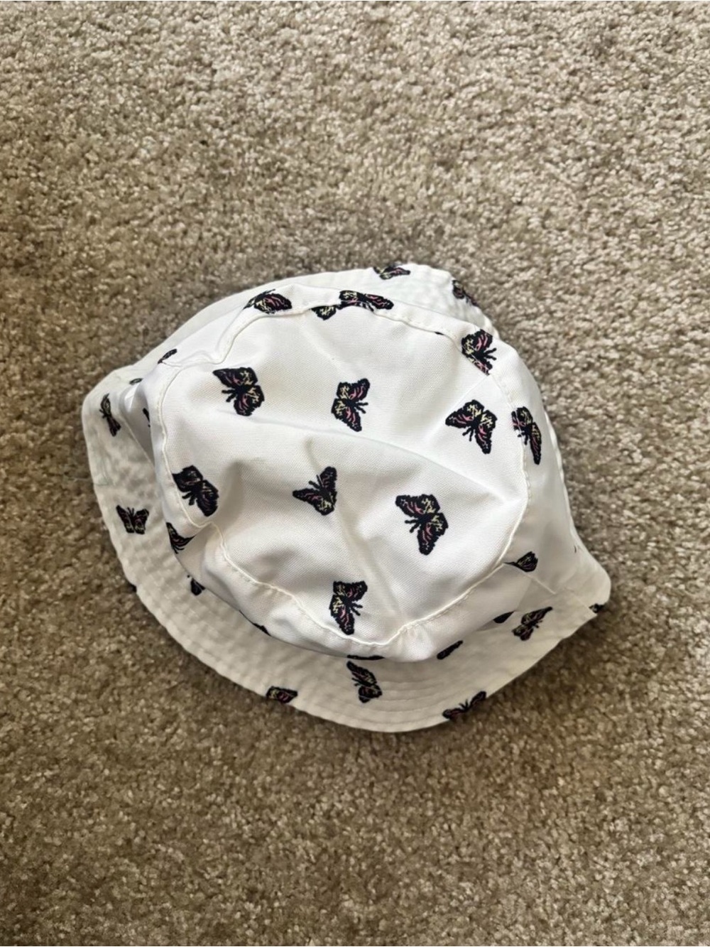 white butterfly bucket hat - Picture 4 of 5